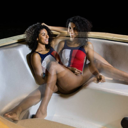 Гидромассажный cпа-бассейн Vortex Spas Ikon Гидромассажный cпа-бассейн Vortex Spas Ikon